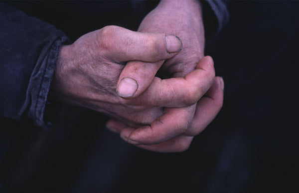 Knepte hender - Foto av Frank A. Jenssen